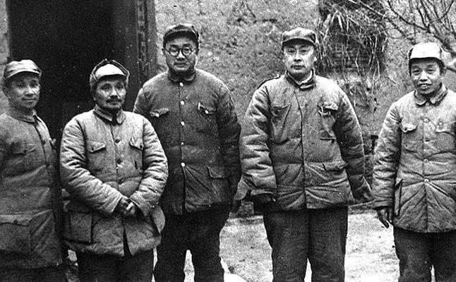 淮海大战40年后邓小平回忆：毛主席亲自交代“我把指挥交给你”