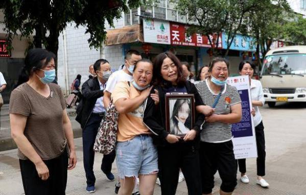 南京女大学生云南遇害，父亲拒绝100万私了，只求严惩罪犯