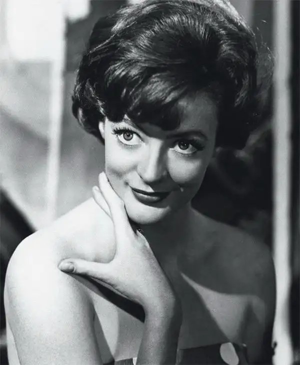 玛吉·史密斯年轻时候照片1玛吉·史密斯年轻时候照片2《唐顿庄园》