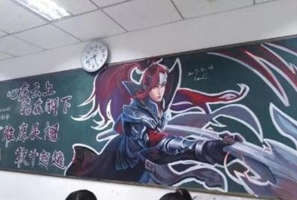 初中生“黑板报”火了，美术天赋让人羡慕，老师赶紧拍照留念