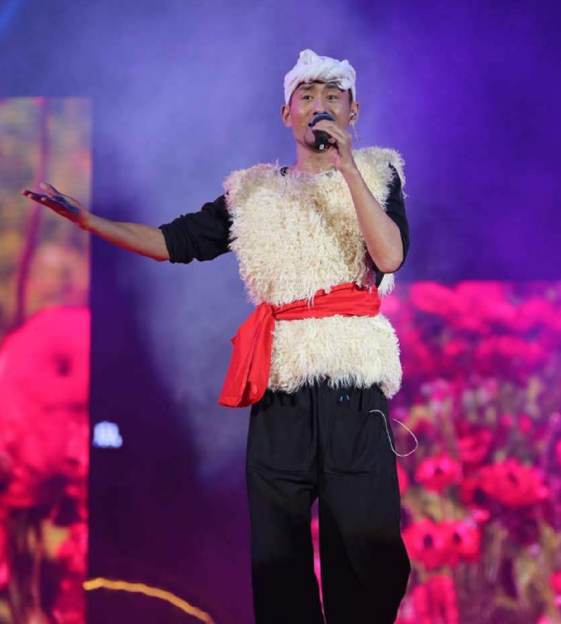 “从红到发紫到无人问津”的6位歌手，有人没钱买房有人被骗千万