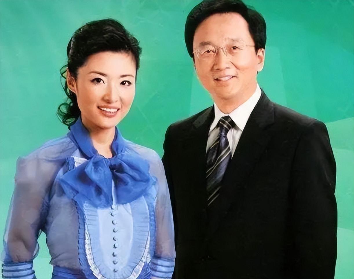 55岁周涛跟董卿走了不同的大路,"央视一姐"到"央视董事长"