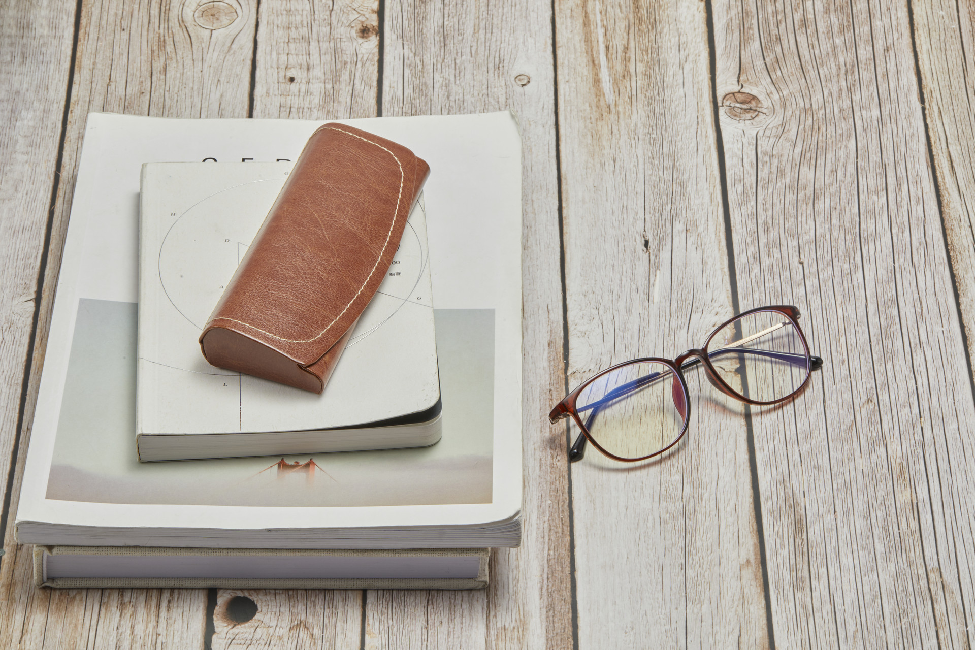 自考本科有什么条件，毕业时先申请毕业证还是学位证？