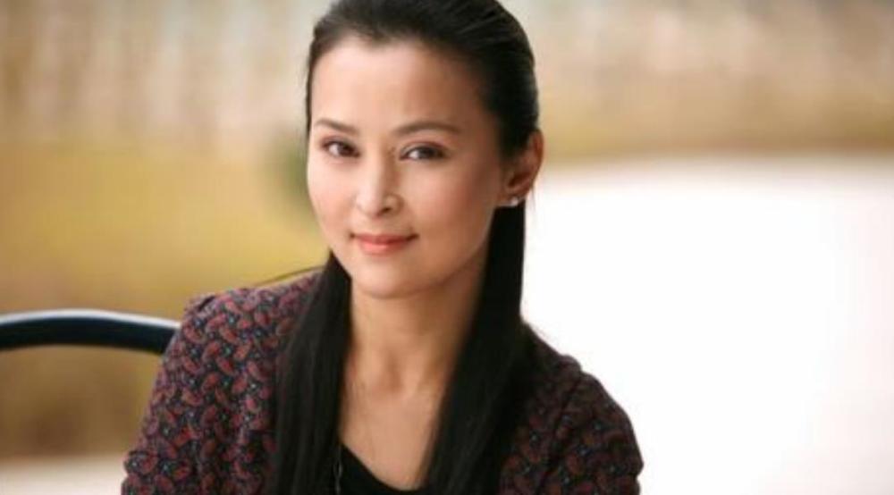 演员许云帆:娶黄志忠前妻何音,和继子处成朋友,结婚至今无子