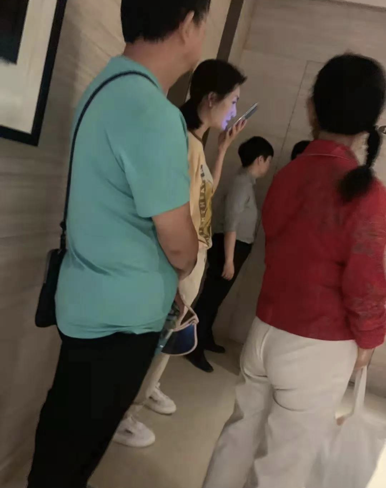 曝张杰夫妇买6200万豪宅！两次看房后跳单，中介遭律师威胁太嚣张