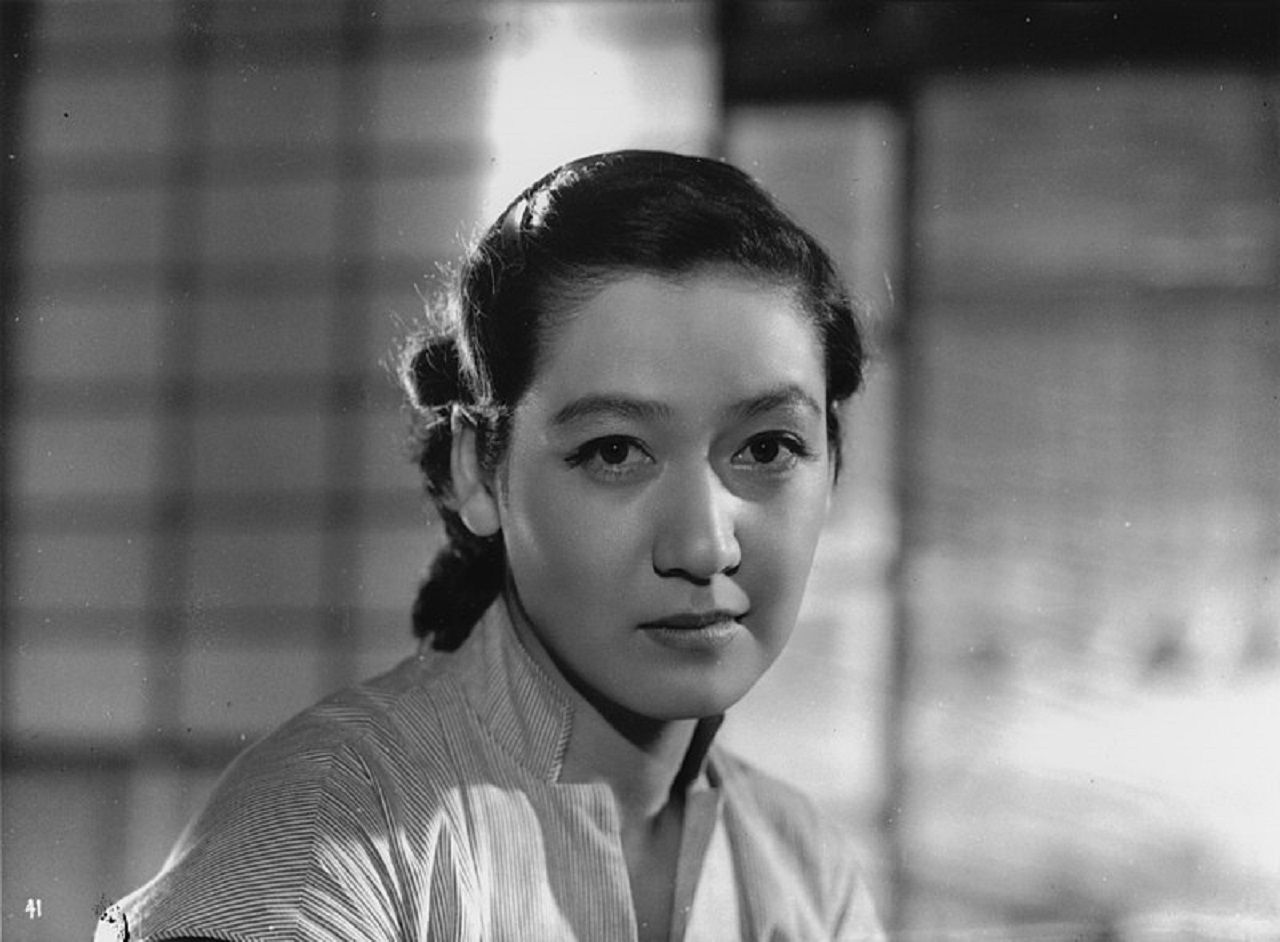 日本女演员原节子：被送给麦克阿瑟当情人，终生未婚，活了95岁