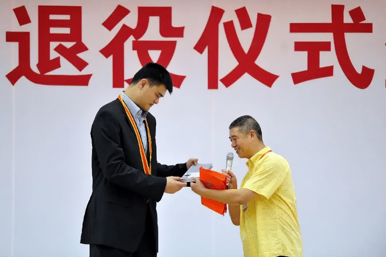 周琦与郭艾伦谁的位置更好（名记点评男篮最强5人，周琦落选，郭艾伦无缘，三位置当之无愧）-华海博客