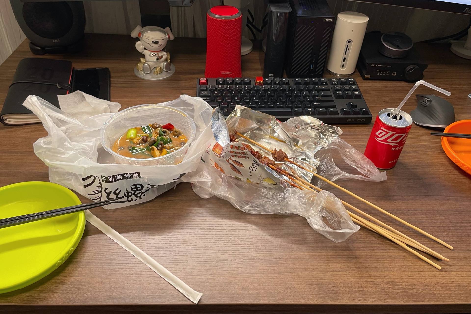 一桌一椅一世界！这才是我理想中书房该有的样子（附桌底理线）