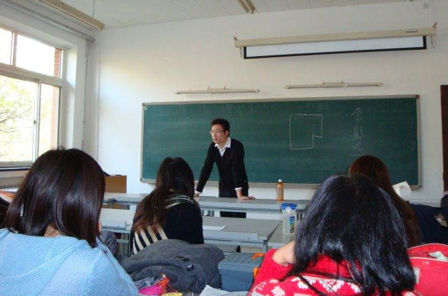 大学校园默认的“潜规则”，辅导员一般不会说，第二个做得最多