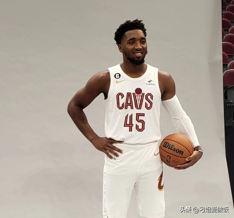 2021年nba球员交易(恭喜，詹姆斯！湖人完成两笔签约，佩林卡错过二换一交易引进欧文)