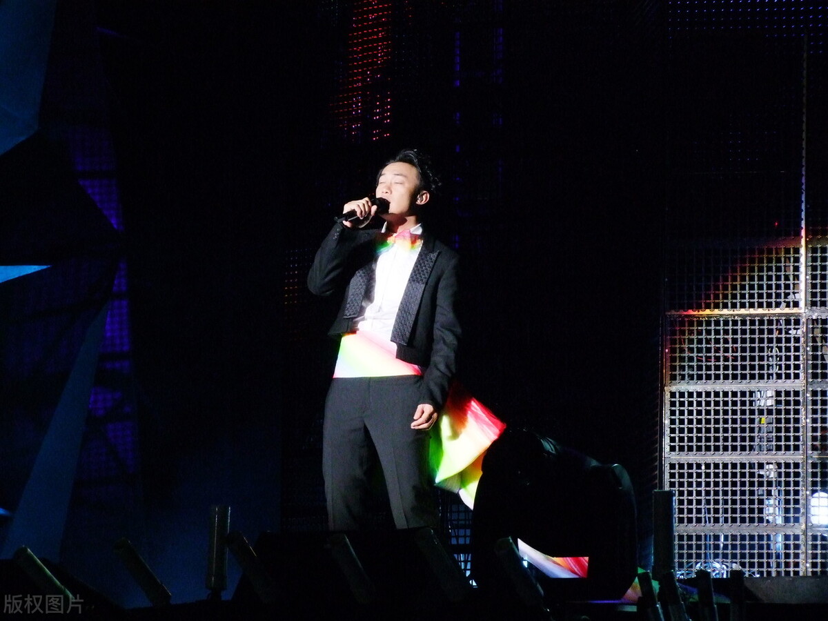 除了《孤勇者》，还有哪首歌的爆火令歌手都惊讶？