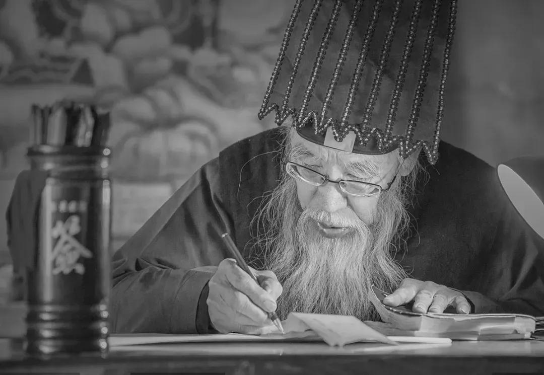 <阴符经></p>
<p>中隐藏的“修炼秘密”” /></p>
	</div><!-- .entry-content -->
	
			<div class=