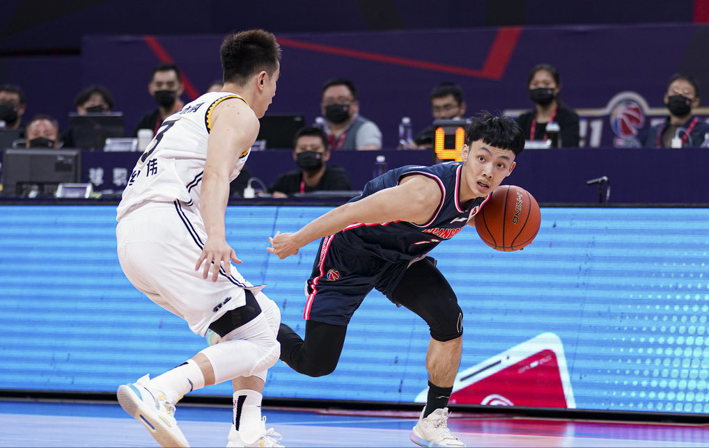 辽宁男篮vs广东宏远比赛结果（周鹏伤退，广东队83-96不敌辽宁队）