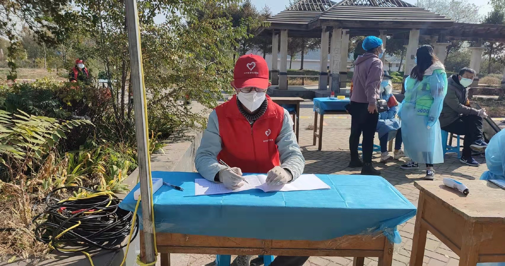 宁夏小伙回乡参与家乡建设，助力16岁不识字少年重回校园