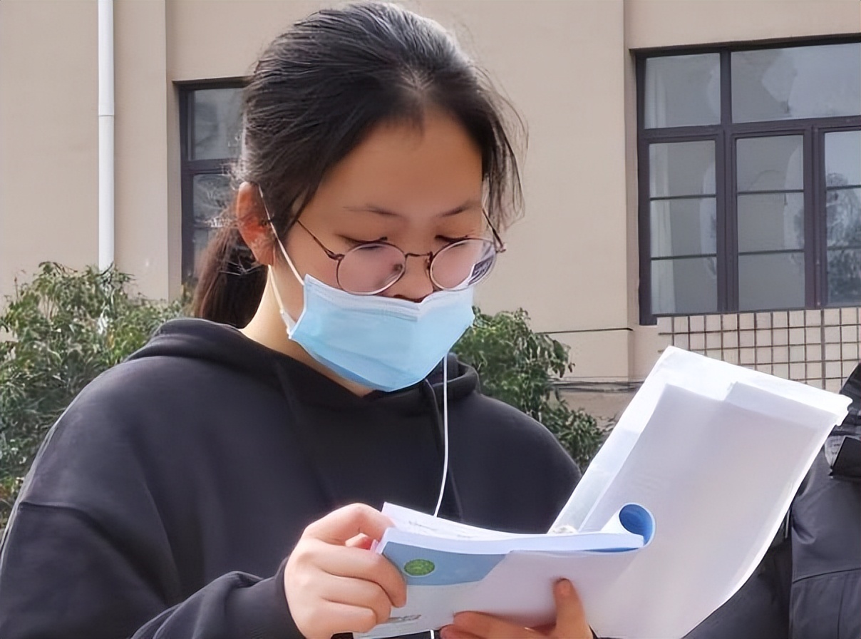 英语专业考公务员职位有哪些（公务员中相对）