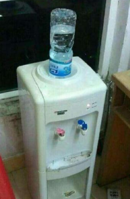 “原来饮水机还能这样用”，大学生宿舍“神操作”，个个令人捧腹