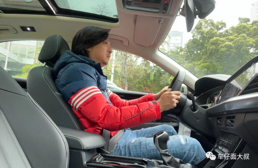面哥试车 大众新帕萨特：“这帮年轻人，我拿捏了”