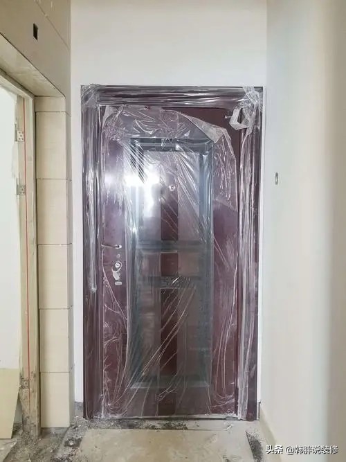 开发商装的入户大门要不要换？白花了不少冤枉钱，很多人都选错了