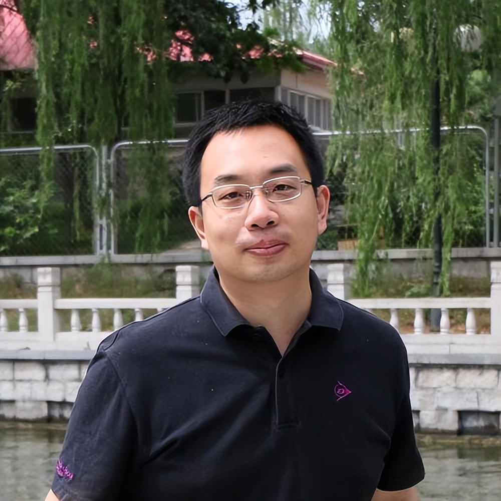 校机关青年教师 彭澍