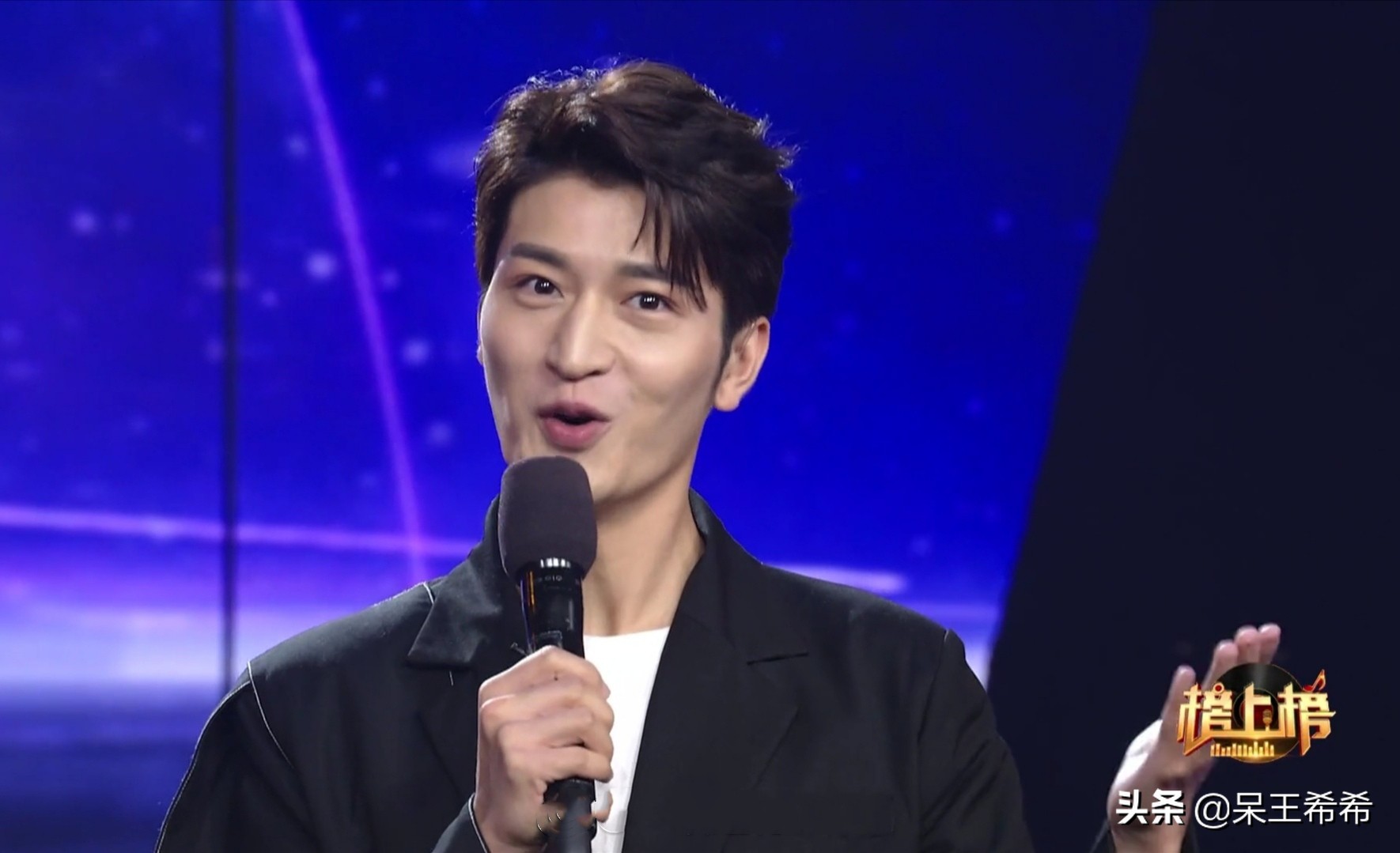 央视新面孔尹颂事业发展高开低走，被观众认可需要更长时间