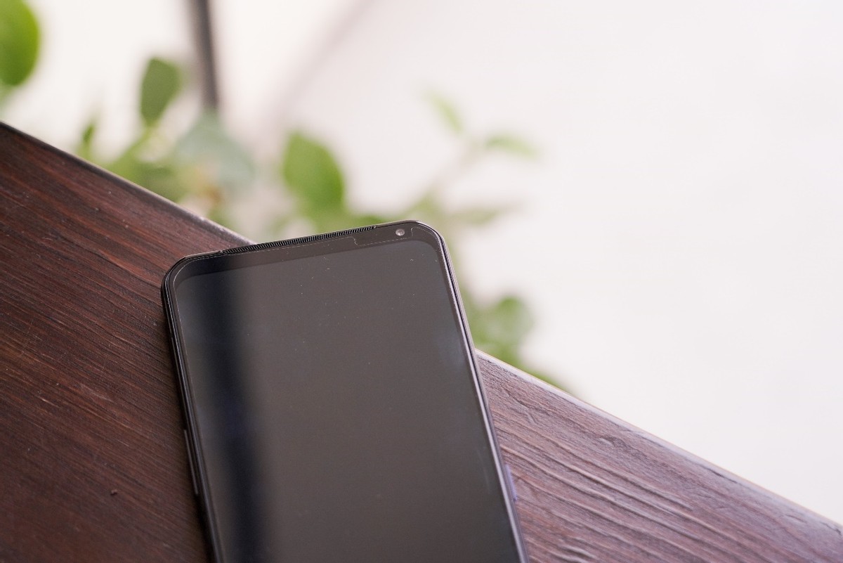 玩游戏这样才快乐，“性能霸王龙”联想拯救者Y90上手实测