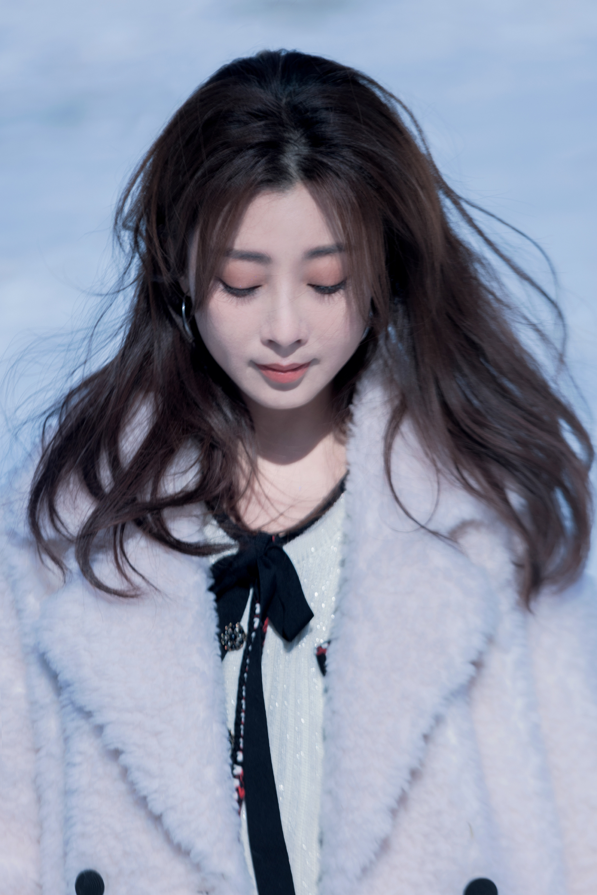 殷桃再晒雪地露超细美腿美照 网友羡慕哭了,怎么保养的?