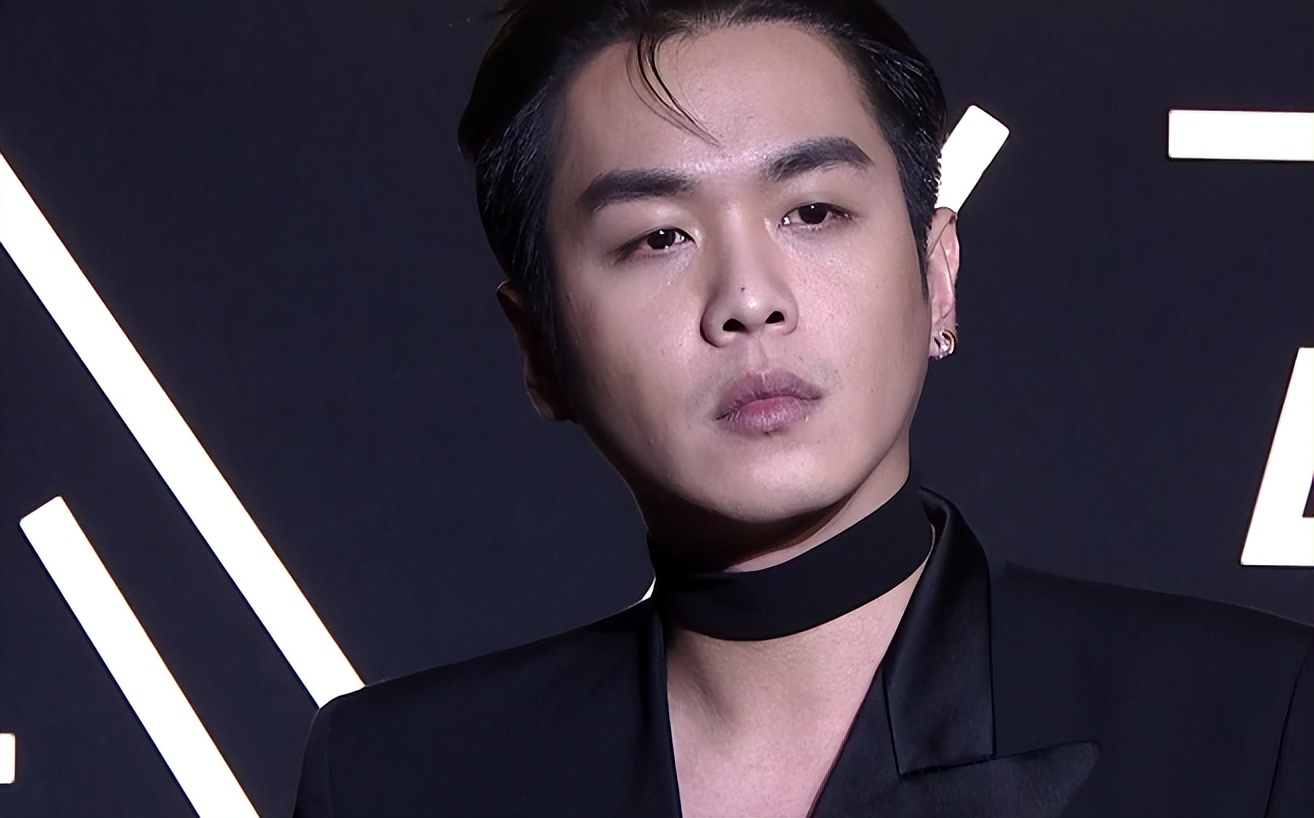 男明星在红毯上作的“怪”，穿丑衣、爱作妖，风头出尽