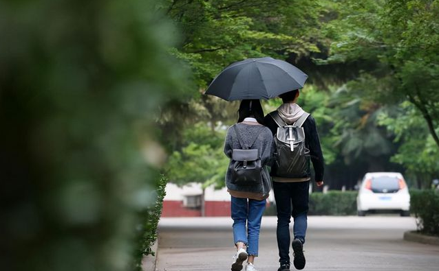 2010年，年轻医生为10万元彩礼卖肾，女友意外发现伤口，果断退婚