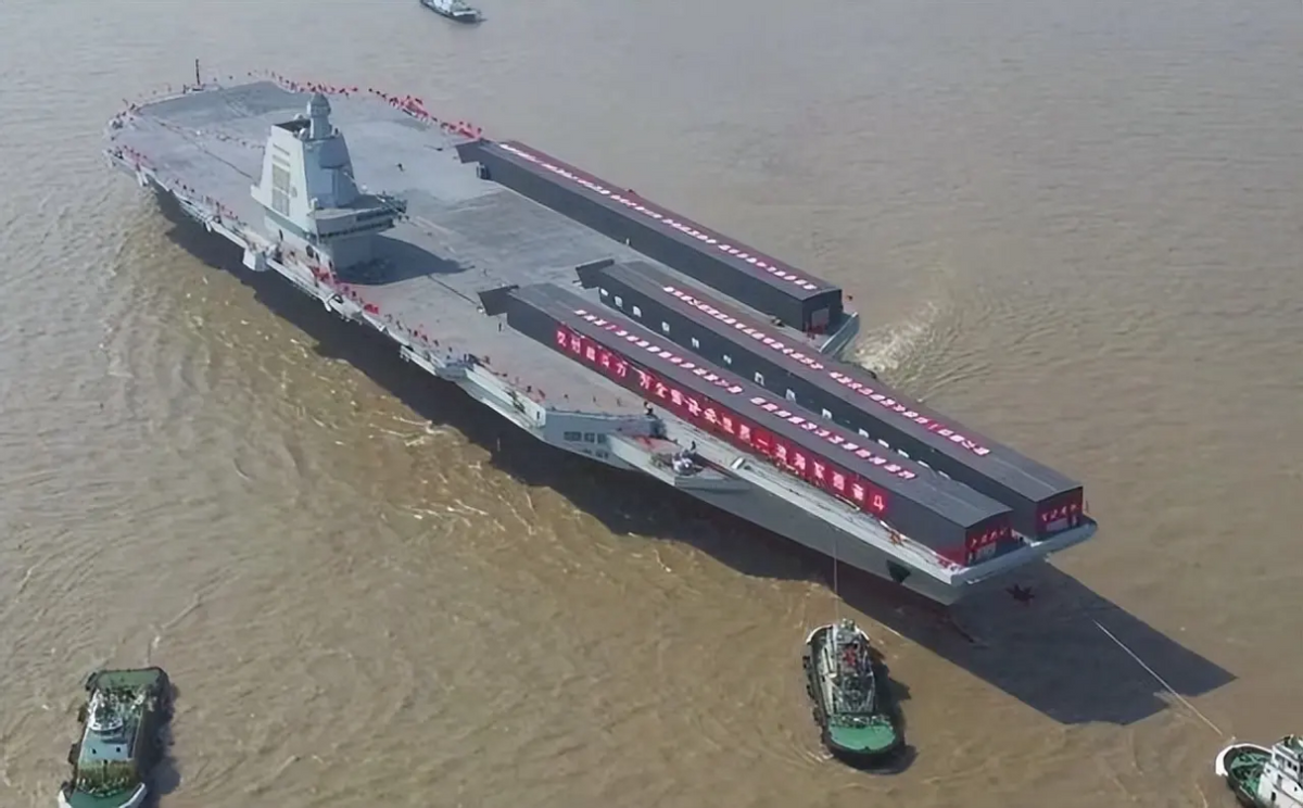 暴露,因为"福建舰"已经是"牛夫人"了,现在的"小甜甜"是下一艘国产航母