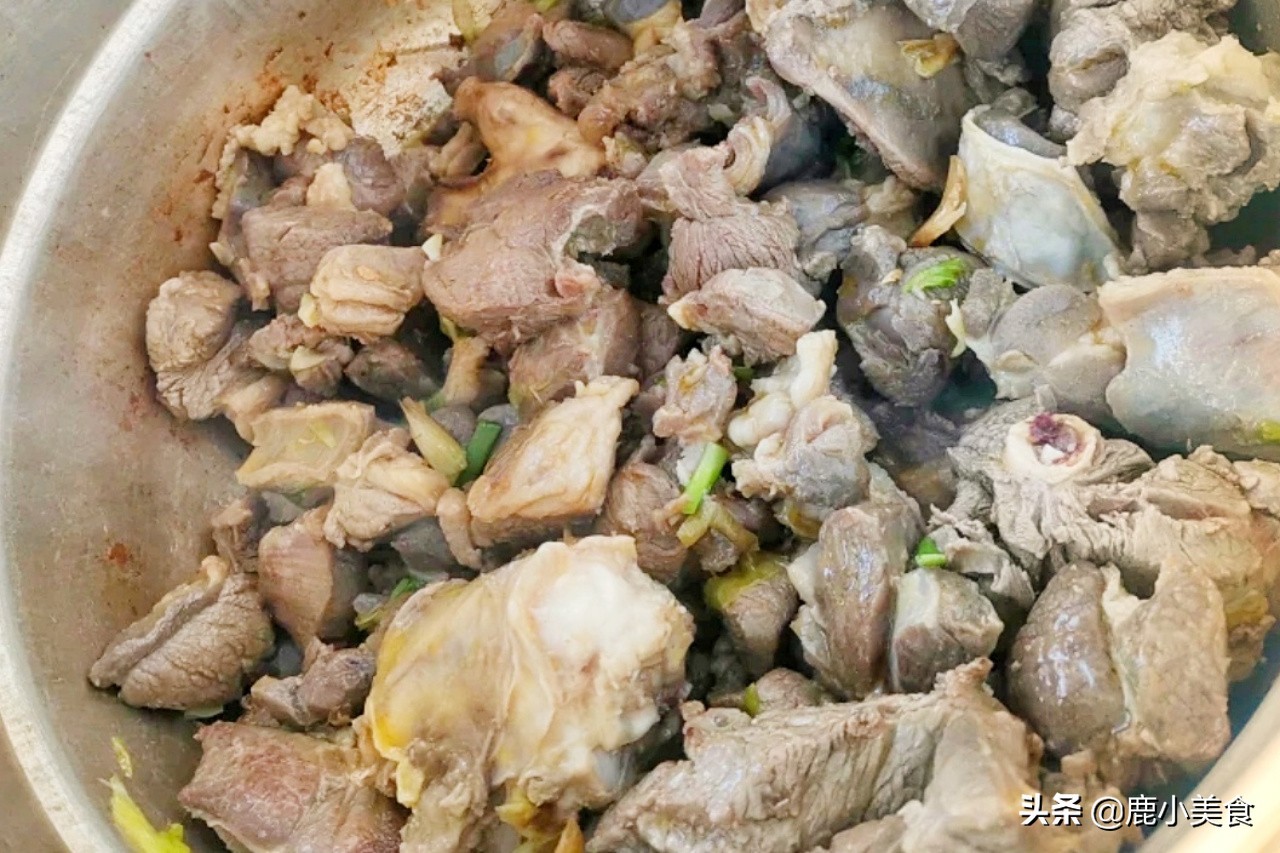 想炖牛肉软烂入味，“2料”必放！30分钟炖软不塞牙，鲜美好吃