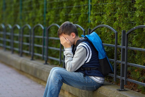 2019年，昆明一大学生从10楼跃下，跳楼前：妈，我不跳，就抽根烟