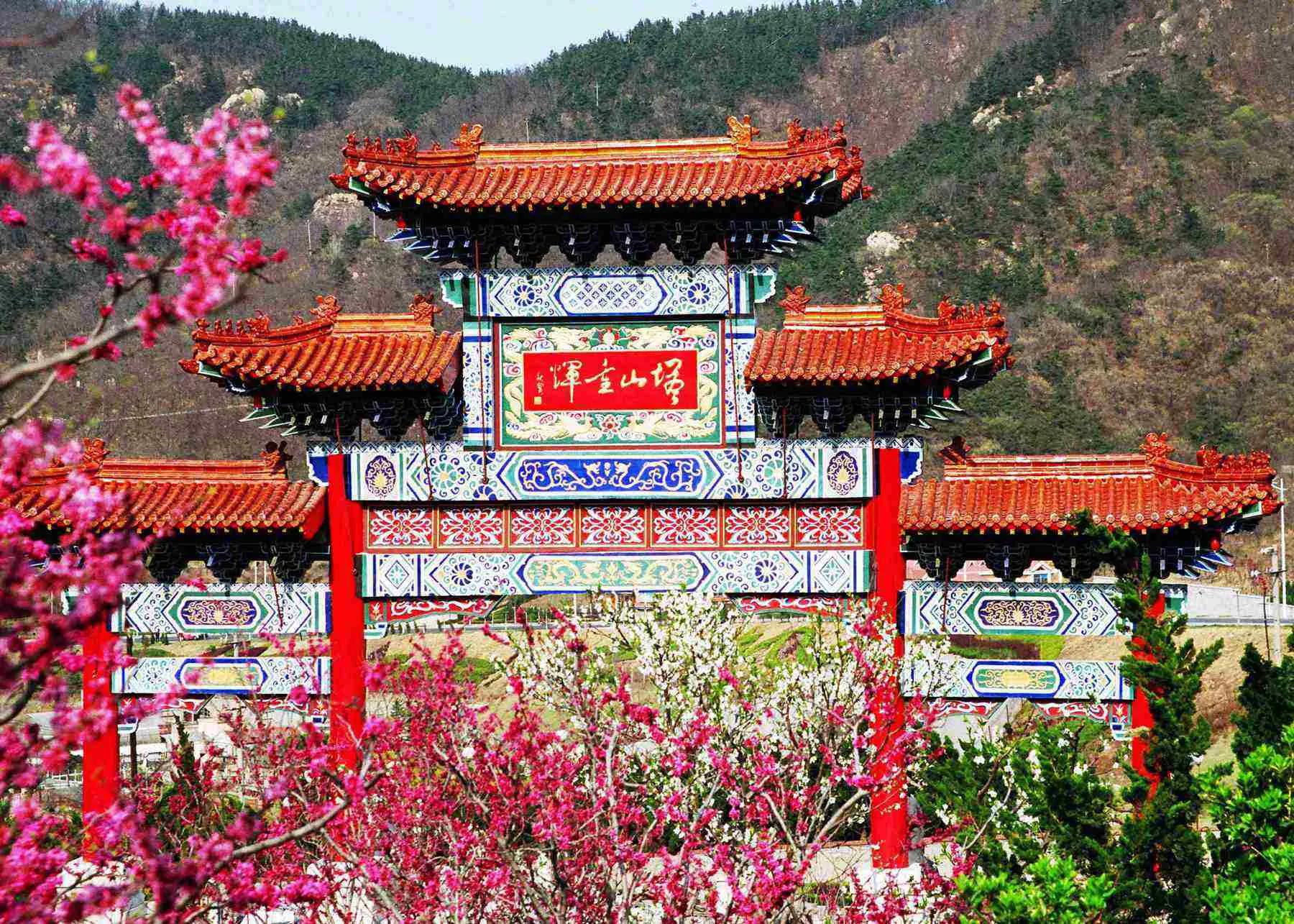 春天，去烟台蓬莱阁等十一大旅游景点会让你留恋往返，目不暇接