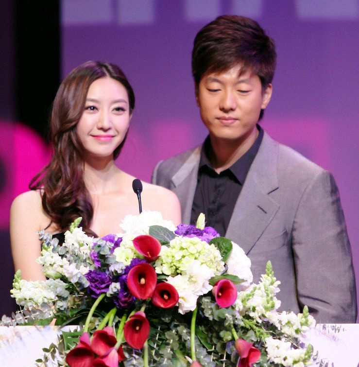 8位过气女明星窘况：卑微求工作，变脸被群嘲，徒留尴尬与心酸