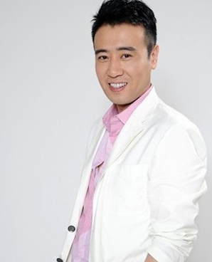 “大器晚成”于和伟：母亲反对他演戏，姐姐卖钢琴送他去戏剧学院