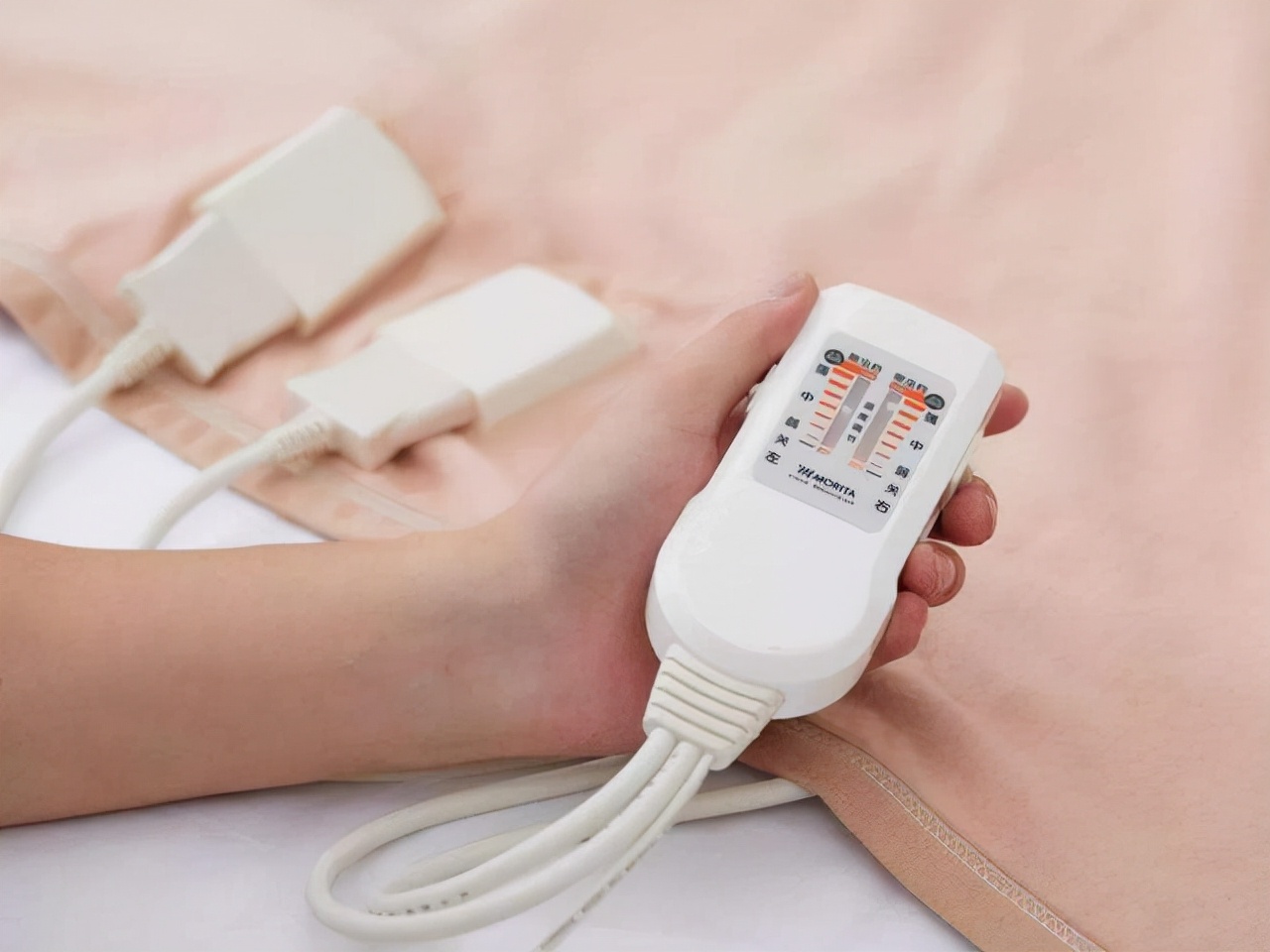 电热毯有辐射，对人体伤害大？这4种人或不适合使用电热毯