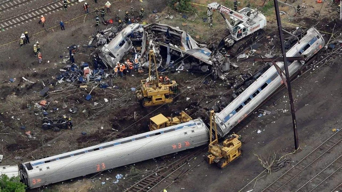温州高铁事故惨不忍睹图片
