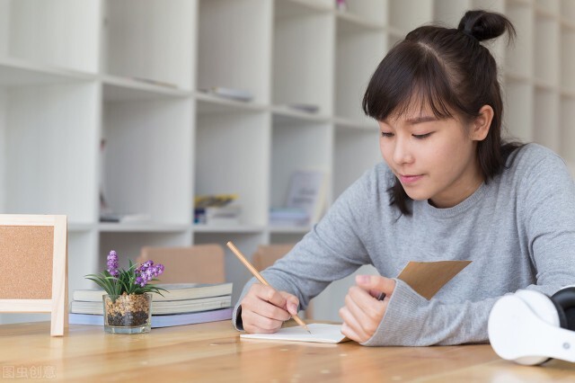 同学们要明白：天上不会掉玫瑰花，想要更多玫瑰花，必须自己种植