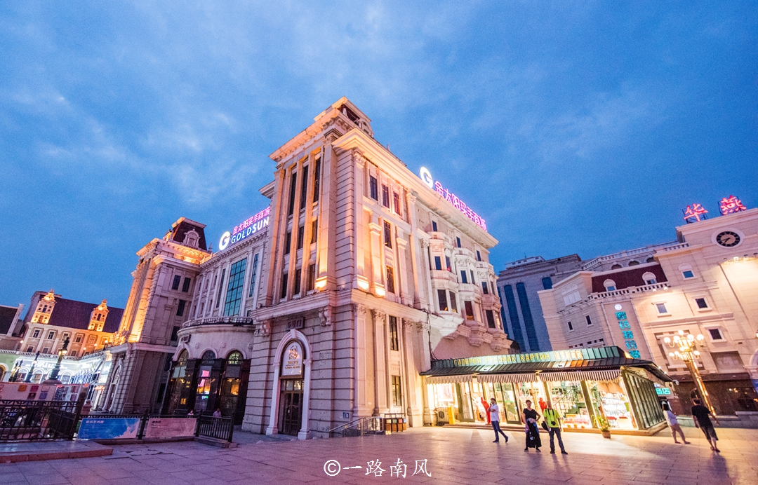 东北避暑城市哈尔滨，白天平均温度25℃，晚上逛街犹如身在空调房