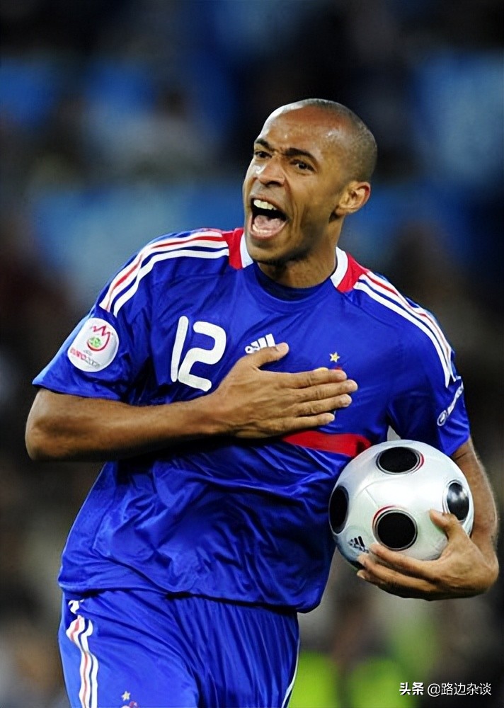 在俱乐部,更是赢得了所有的荣誉,亨利是他那个时代足坛最出色的前锋之