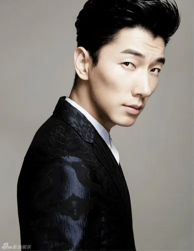 张亮：16岁辍学打工补贴病重父亲，31岁走红后到现在“无处可寻”