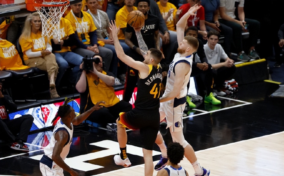 nba勇士今天比賽直播（今日NBA：水花三兄弟齊發威勇士奪賽點，莫蘭特三雙灰熊逆轉森林狼）