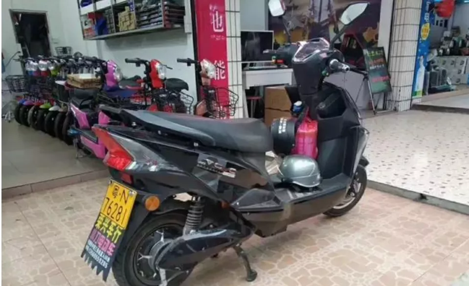 电动车要符合什么条件才能上路?持汽车驾照能骑吗?交警给出回复