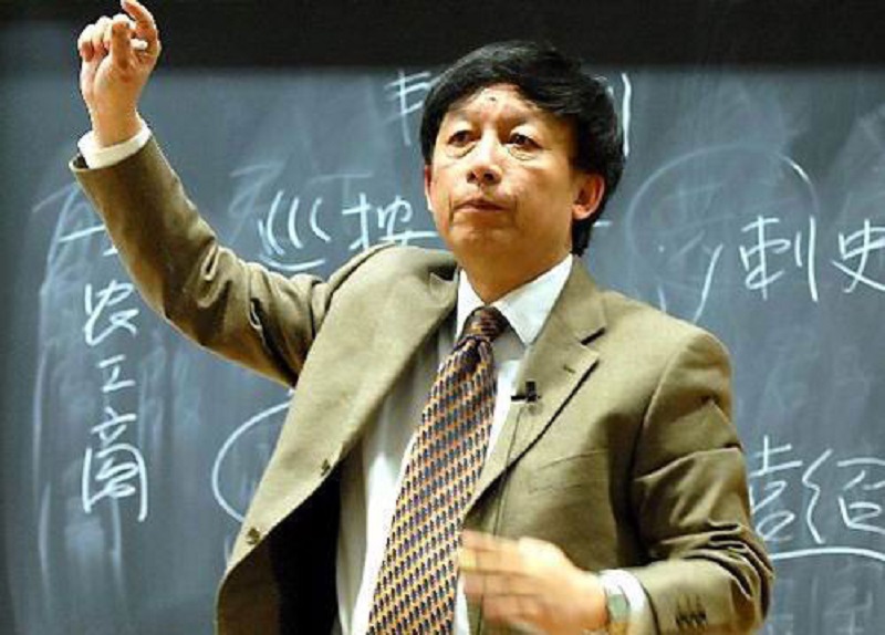 副教授易中天为何离开武汉大学？他接受采访说：武汉天气不好