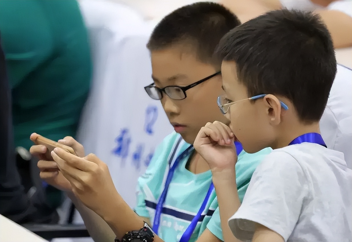 近视学生不能报考的专业，成绩再好也不行，考生和家长要提前注意