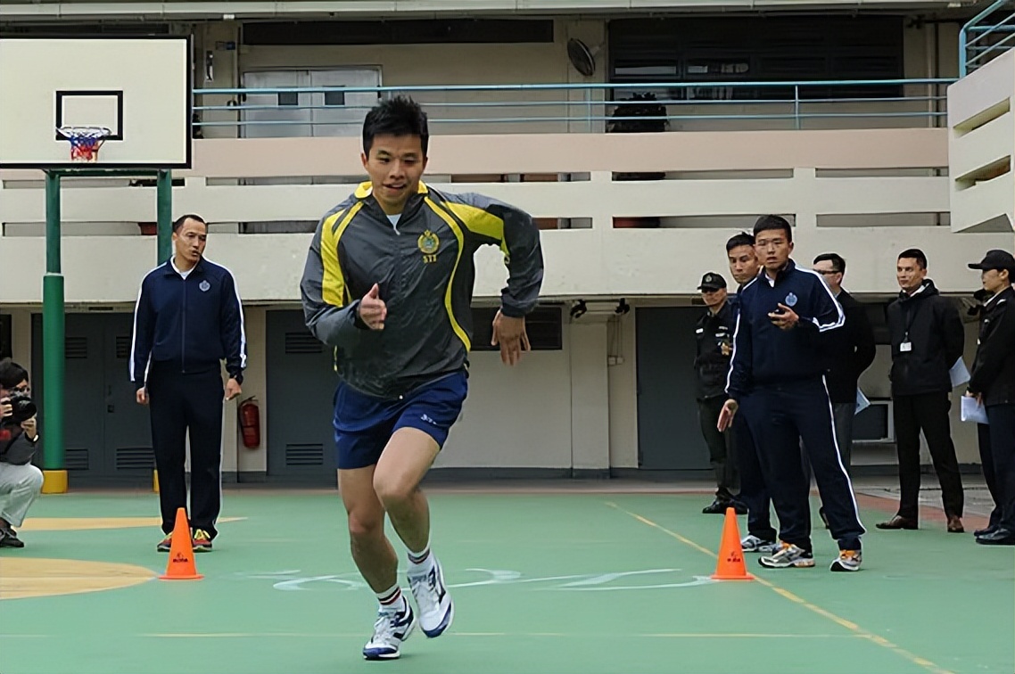 体育生集体“打疫苗”火了，画面十分养眼，让医护人员都心动不已