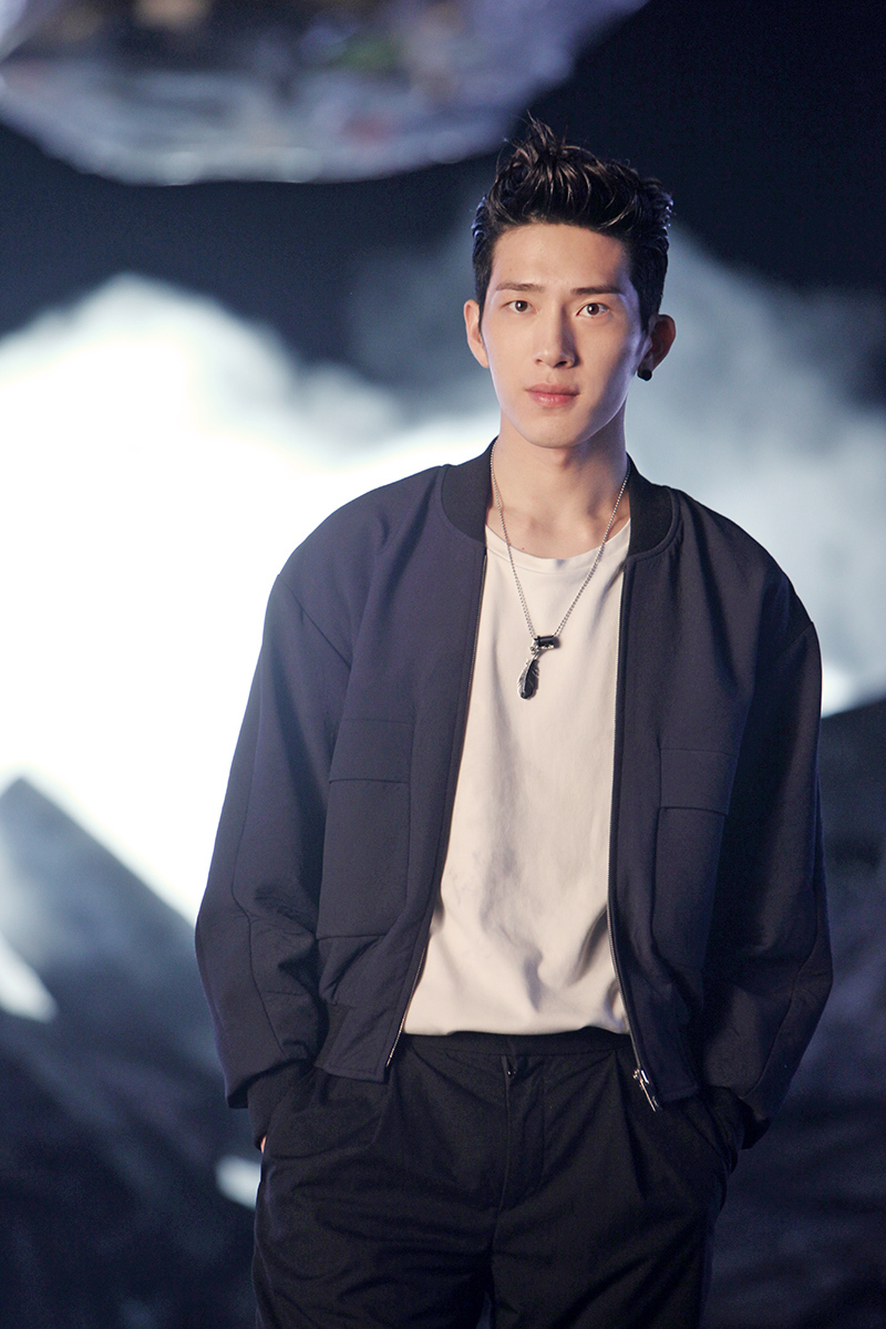 井柏然:出生28天被弃,爷爷奶奶捡废品拉扯养大,成名后父母来认亲