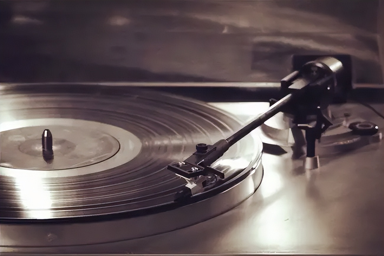 岁月如歌，潺潺不息 |《唱片里的中国》以经典旋律吟咏集体记忆