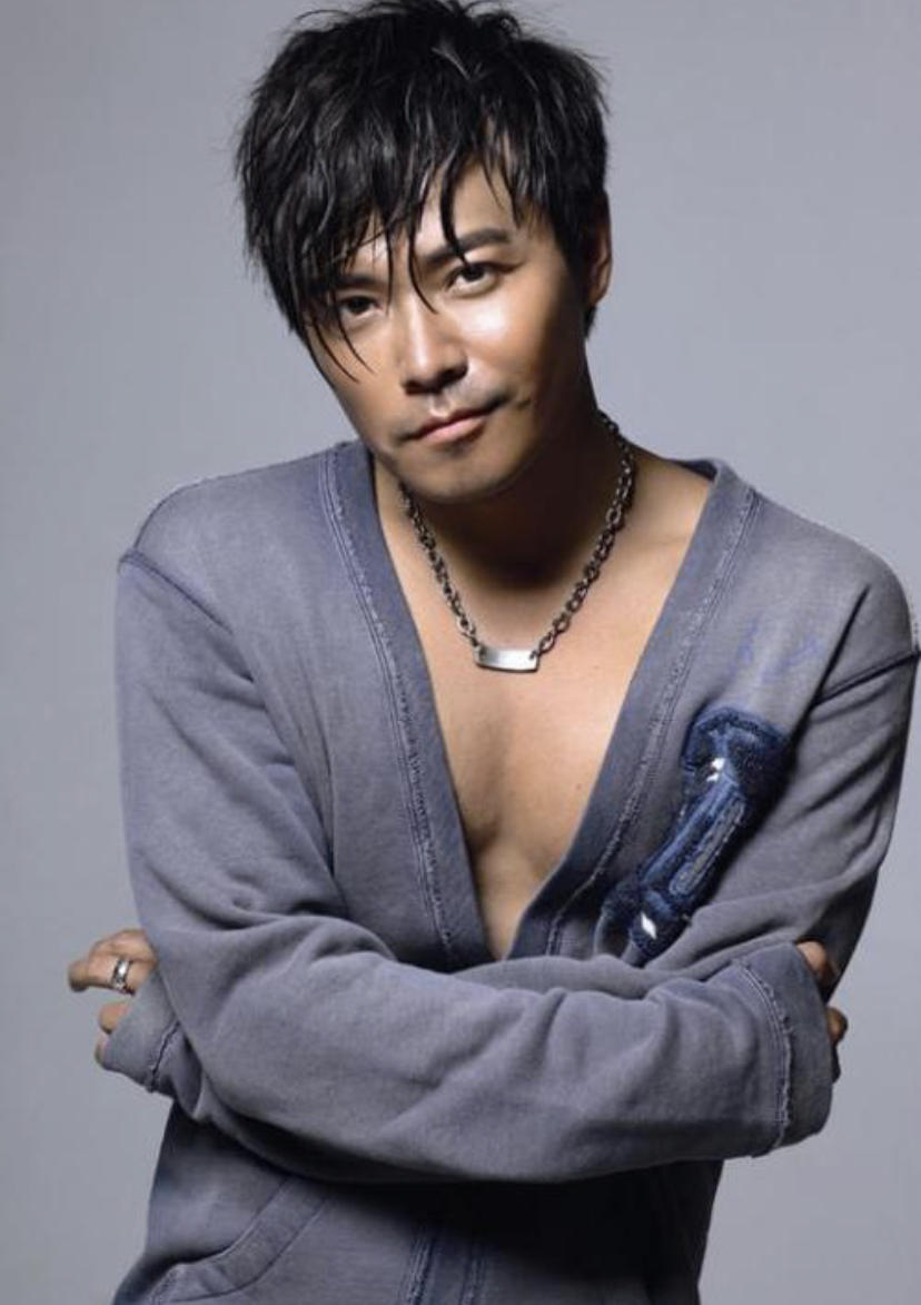 中年男星土味大赏:谢霆锋爱皮衣,张杰戴大金链,周杰伦痴迷粉色