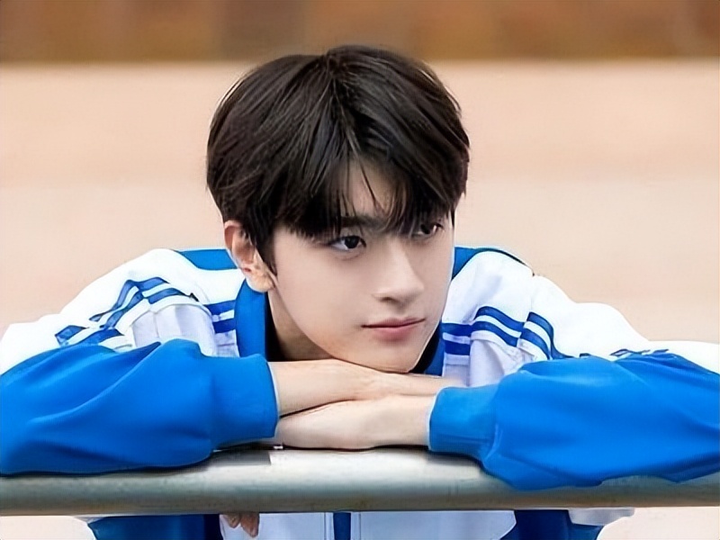 个个鹤立鸡群，却烦恼“长太高”，这10位男星的身高太不懂事