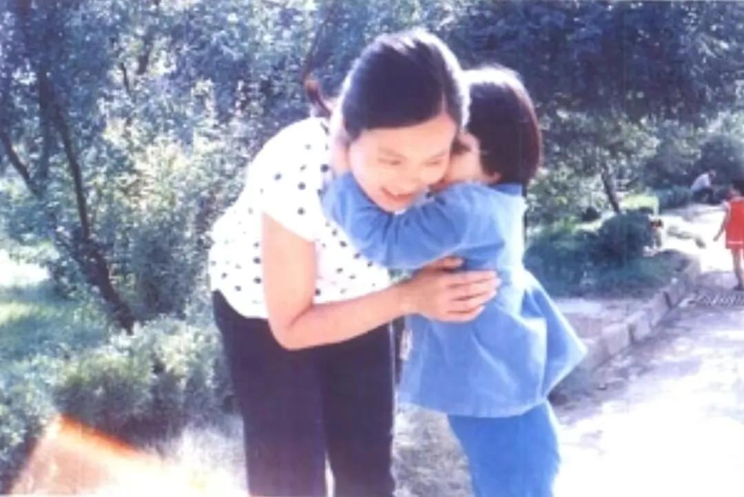 张艺谋长女张末：从巩俐手里抢回父亲，二婚嫁老外，38岁儿女双全